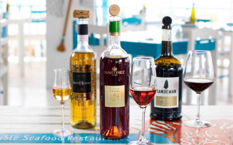 PalmBeach Tropical Restaurant | Zibibbo IGP Terre Siciliane Martinez <small>(al calice)</small> | Vol. 16,0% / Moscato d’Alessandria / IGP Terre Siciliane / Italia, Sicilia / Ottimo vino da dessert, ottenuto da mosti altamente zuccherini. Ha profumi intensi e aromatici da degustare con fantasia.